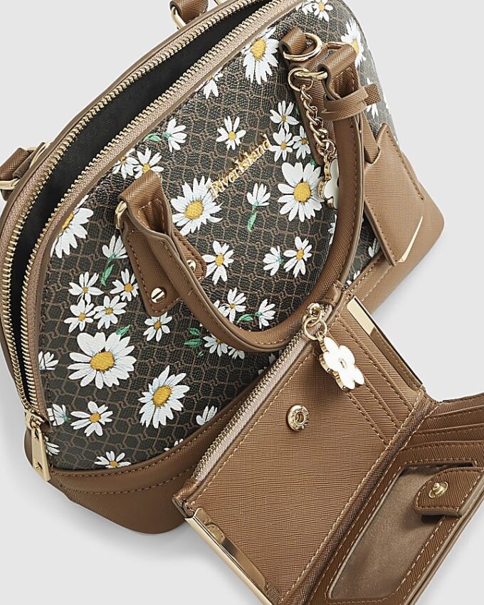 Brown Monogram Daisy Tote Bag Bundle