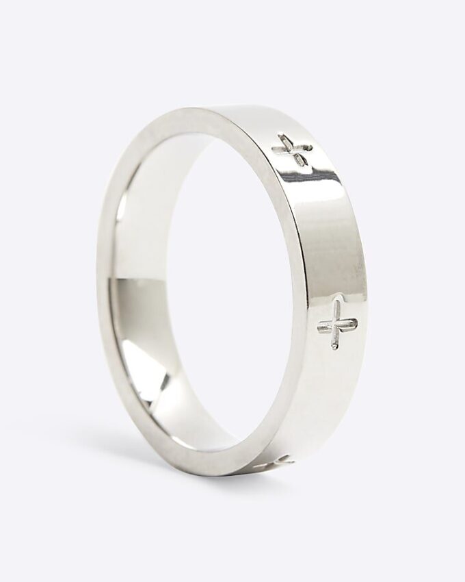 Silver stainless steel chain link ring